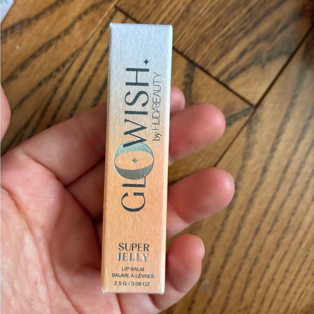 HUDA BEAUTY
GloWish Super Jelly Lip Balm: GOJI BERRY 2.5g